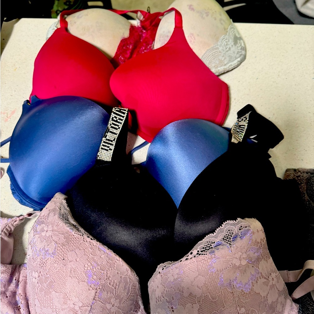 34D Victoria’s Secret bras lightly worn great condition